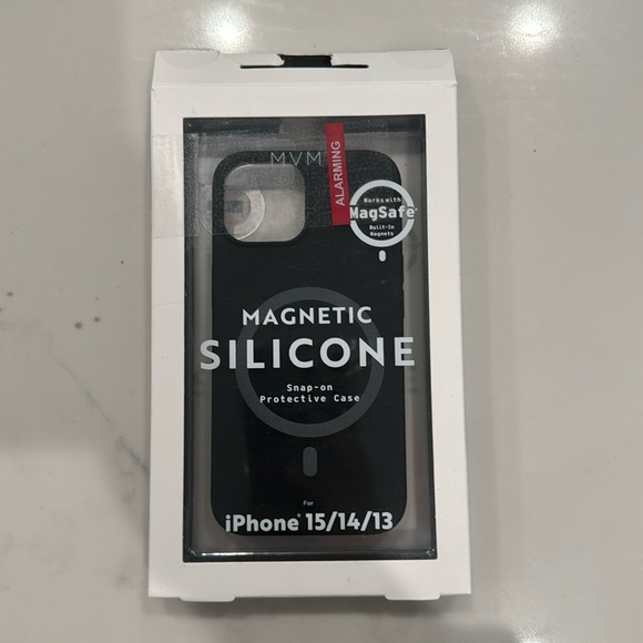 Black Magnetic Silicone Snap On Protective Case for iPhone 15/14/13 - Picture 1 of 2